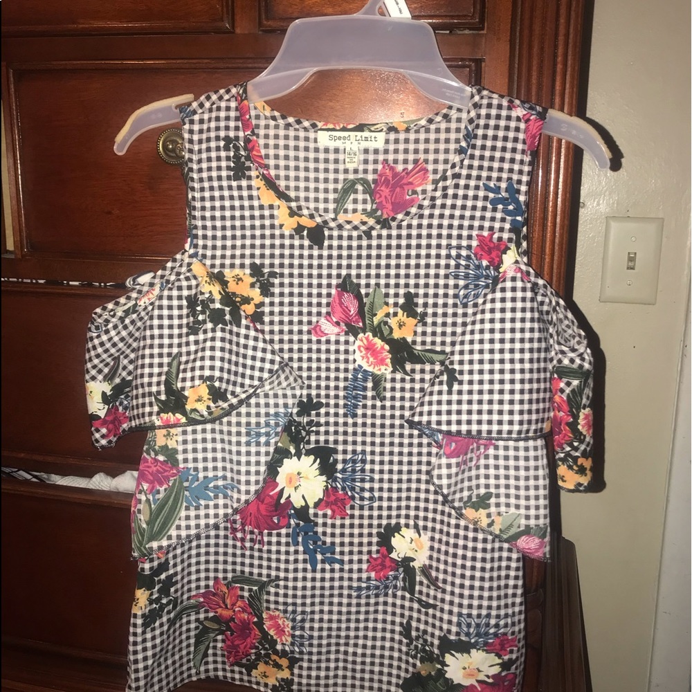 Picnic Type Cold Shoulder Top